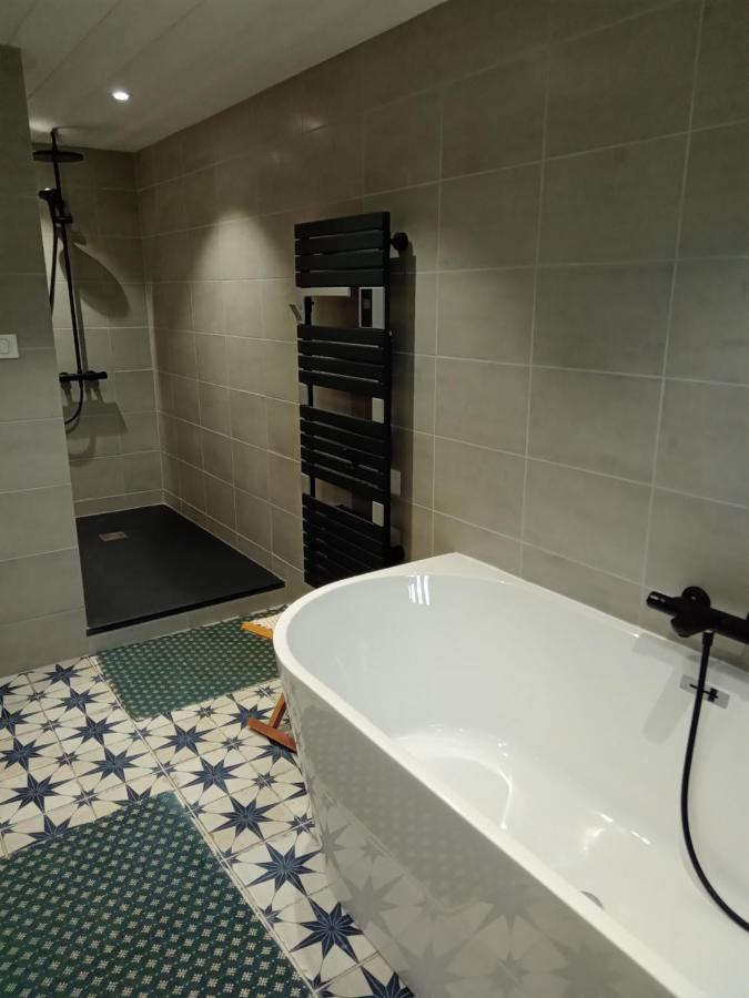Le 28 Bed & Breakfast Uzerche Exterior photo